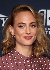 Nora Arnezeder